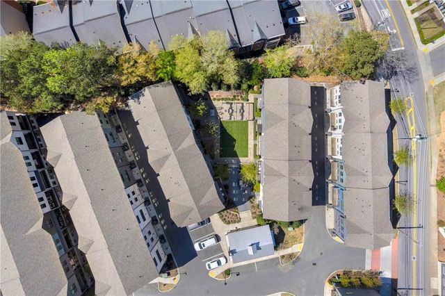 152 Chestnut Circle, Atlanta, GA 30342