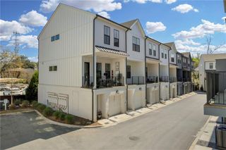 152 Chestnut Circle, Atlanta, GA 30342