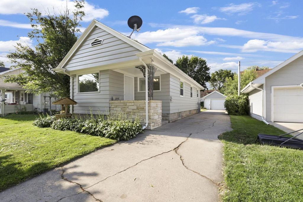 215 E SPRING STREET, Appleton, WI 54911