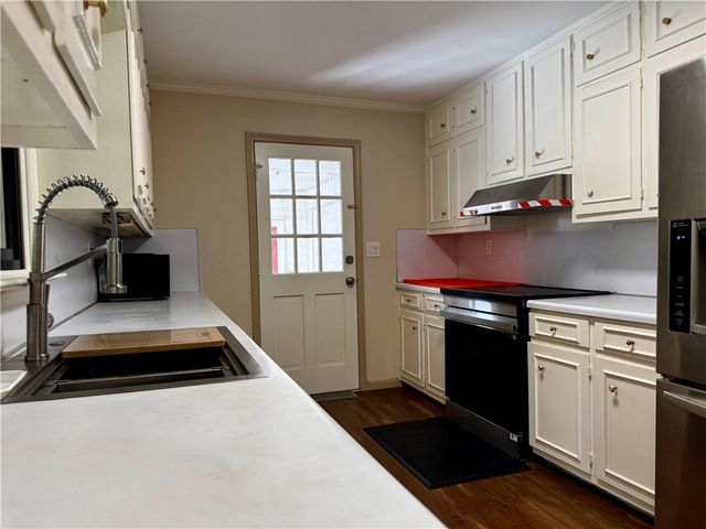 1709 Rangewood SW Drive, Lilburn, GA 30047