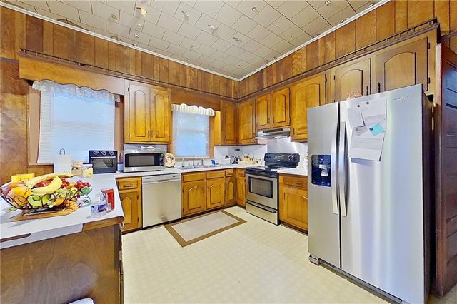 241 Strickland Avenue, Blackshear, GA 31516