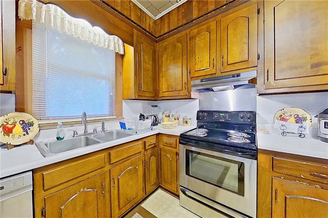 241 Strickland Avenue, Blackshear, GA 31516