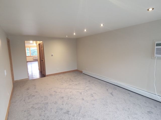 6048 W 79TH Street 3, Burbank, IL 60459
