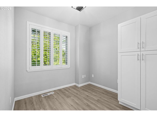 676 Sw DILLAN Dr, Beaverton, OR 97006
