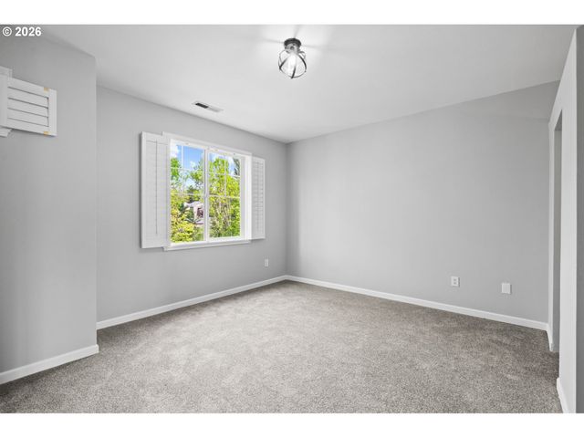 676 Sw DILLAN Dr, Beaverton, OR 97006