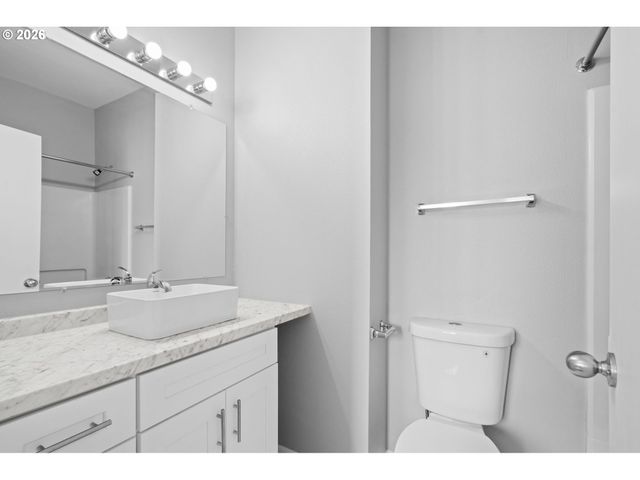 676 Sw DILLAN Dr, Beaverton, OR 97006