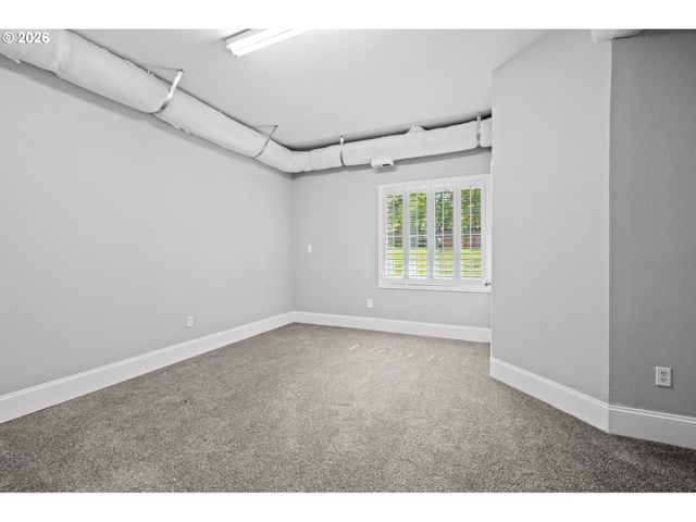 676 Sw DILLAN Dr, Beaverton, OR 97006