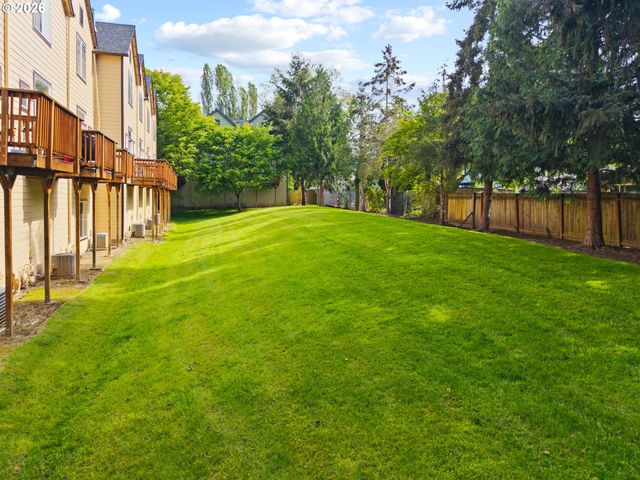 676 Sw DILLAN Dr, Beaverton, OR 97006