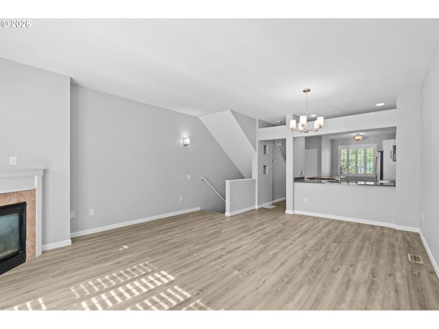 676 Sw DILLAN Dr, Beaverton, OR 97006