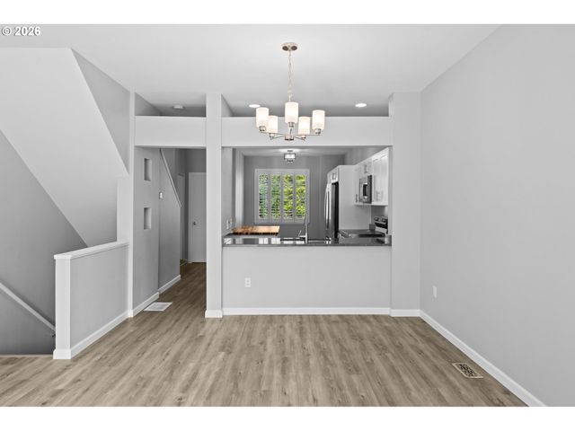 676 Sw DILLAN Dr, Beaverton, OR 97006