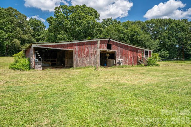 744 S Grove Street Extension, Lincolnton, NC 28092