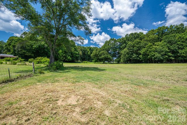 744 S Grove Street Extension, Lincolnton, NC 28092