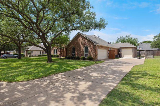 1612 Twin Oaks Drive, Cleburne, TX 76033
