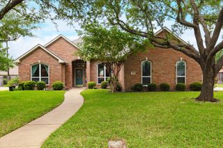 1612 Twin Oaks Drive, Cleburne, TX 76033