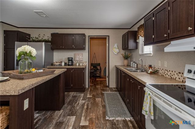 1849 Royal Road, Port Lavaca, TX 77979