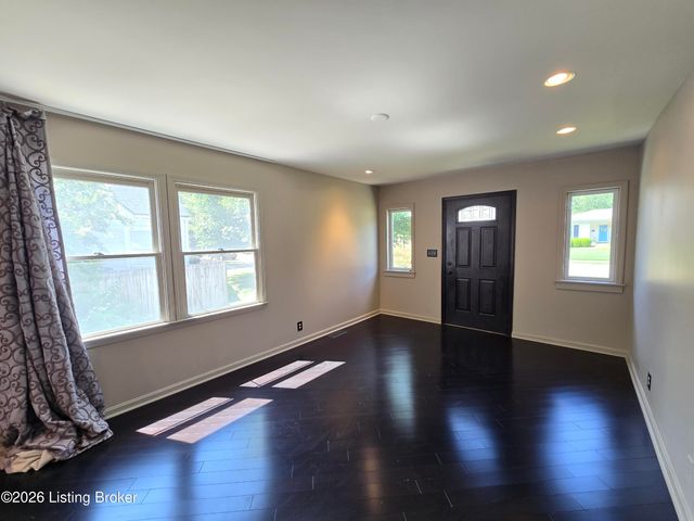 3932 Kennison Ave, Louisville, KY 40207