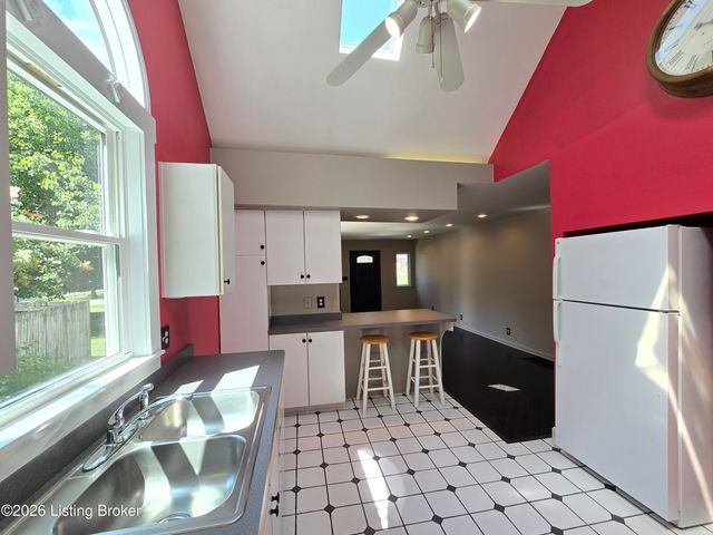 3932 Kennison Ave, Louisville, KY 40207