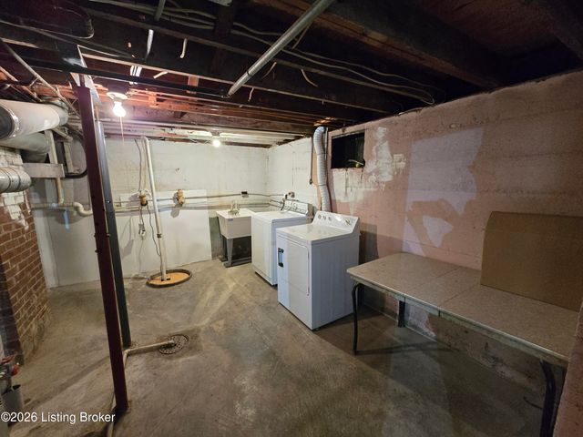 3932 Kennison Ave, Louisville, KY 40207