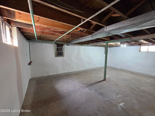 3932 Kennison Ave, Louisville, KY 40207
