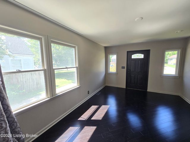 3932 Kennison Ave, Louisville, KY 40207