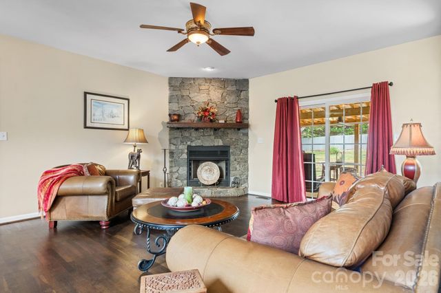3992 Brickfield Street, Hickory, NC 28602