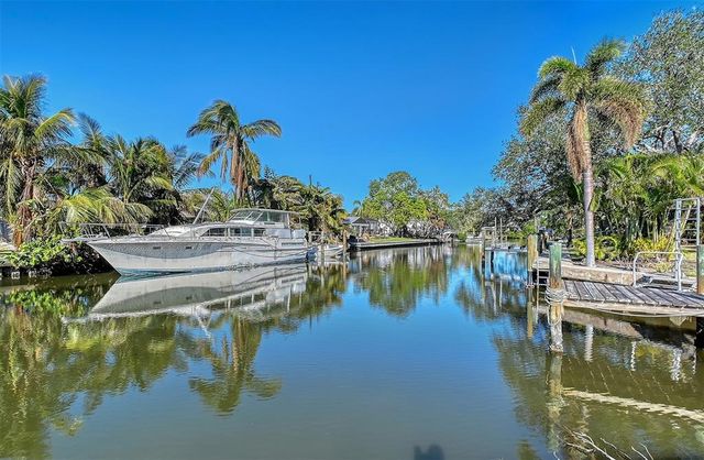 5072 HIGEL AVENUE, Sarasota, FL 34242