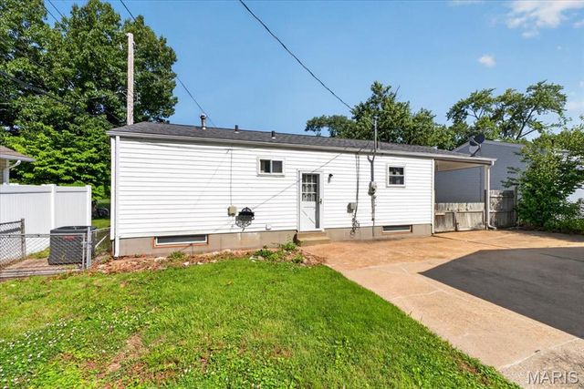 2530 Grants Parkway, Florissant, MO 63031