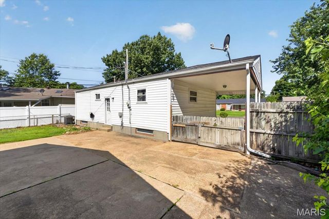 2530 Grants Parkway, Florissant, MO 63031