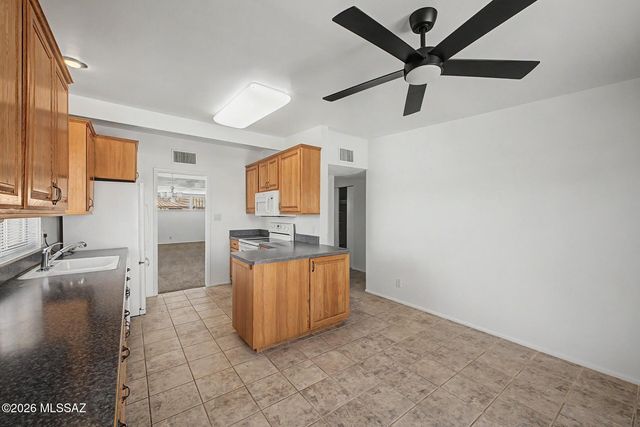 3302 W Calle Fresa, Tucson, AZ 85741
