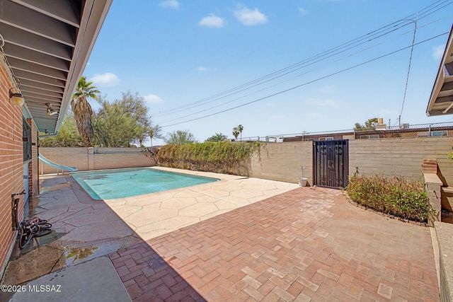 3302 W Calle Fresa, Tucson, AZ 85741