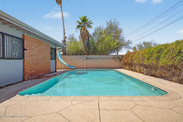 3302 W Calle Fresa, Tucson, AZ 85741