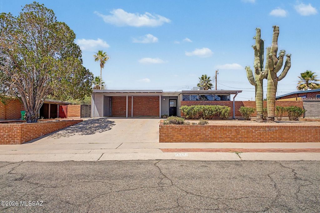 3302 W Calle Fresa, Tucson, AZ 85741