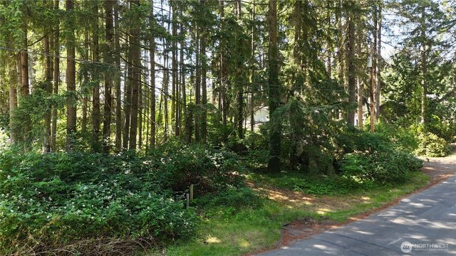 3901 Long Lake Dr SE, Lacey, WA 98503