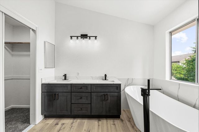 10738 Pleasant Valley Cir, Stockton, CA 95209