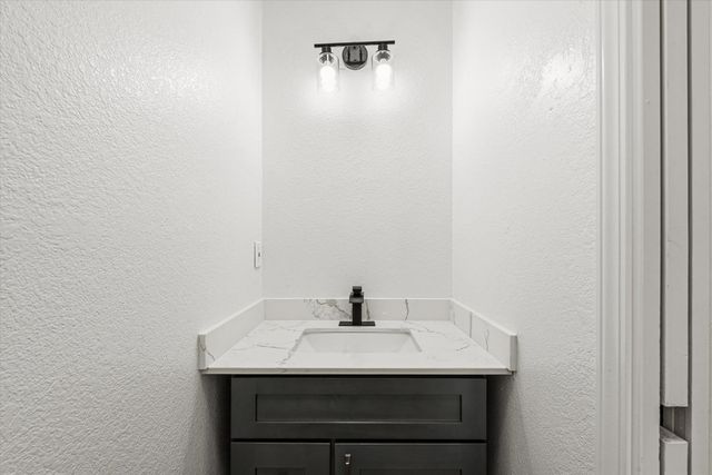 10738 Pleasant Valley Cir, Stockton, CA 95209