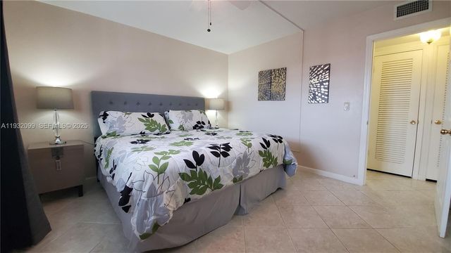 470 Paradise Isle Blvd 309, Hallandale Beach, FL 33009