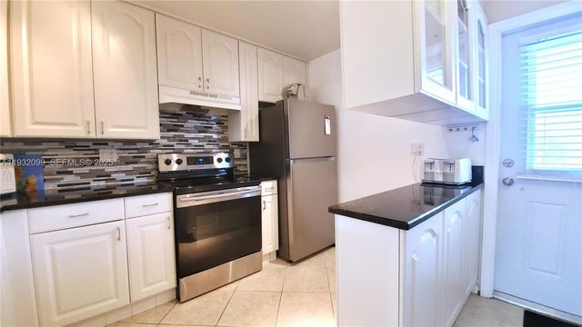 470 Paradise Isle Blvd 309, Hallandale Beach, FL 33009