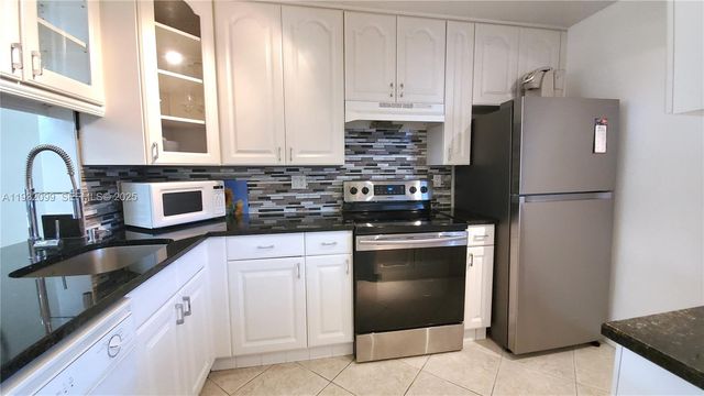 470 Paradise Isle Blvd 309, Hallandale Beach, FL 33009