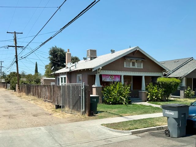 1029 N Mariposa Street, Fresno, CA 93701