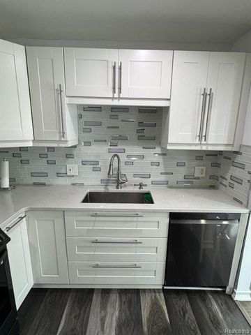 29346 Hoover Road, Warren, MI 48093