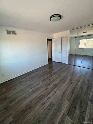 29346 Hoover Road, Warren, MI 48093