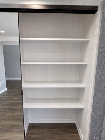 29346 Hoover Road, Warren, MI 48093