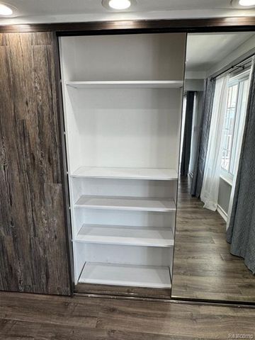 29346 Hoover Road, Warren, MI 48093