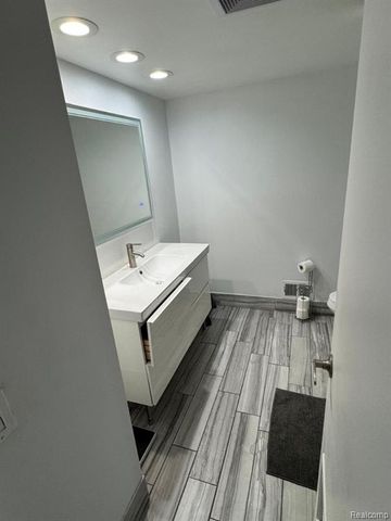 29346 Hoover Road, Warren, MI 48093