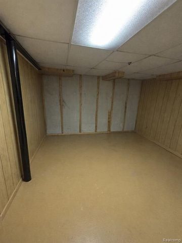 29346 Hoover Road, Warren, MI 48093