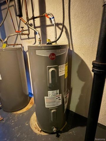 29346 Hoover Road, Warren, MI 48093