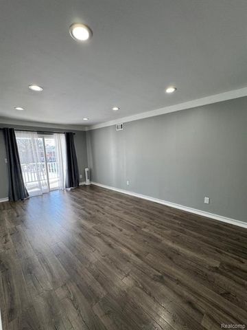 29346 Hoover Road, Warren, MI 48093