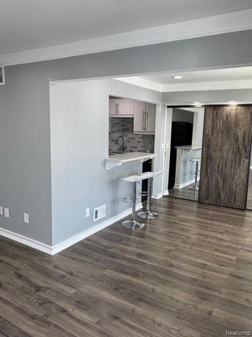 29346 Hoover Road, Warren, MI 48093