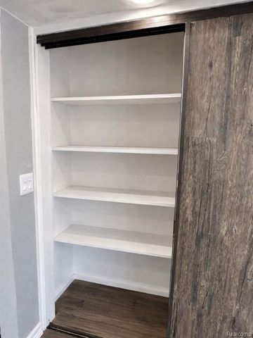 29346 Hoover Road, Warren, MI 48093