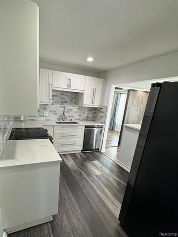 29346 Hoover Road, Warren, MI 48093